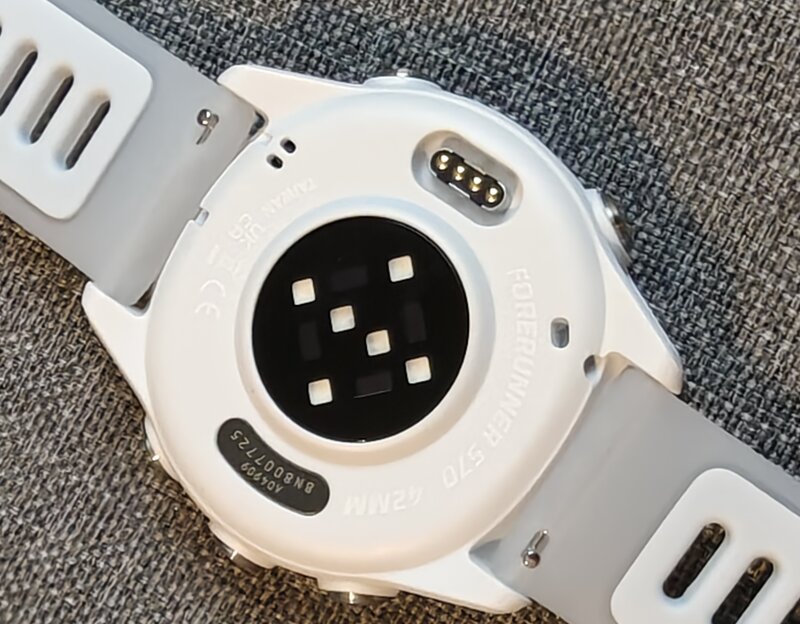 Garmin Forerunner 570:n pohja