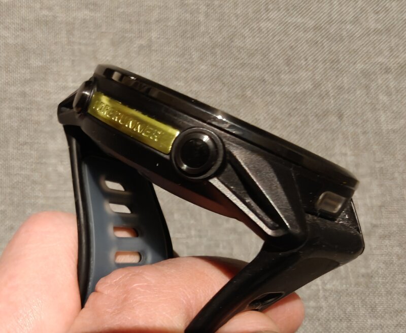 Garmin Forerunner 970 - kahden napin kylki