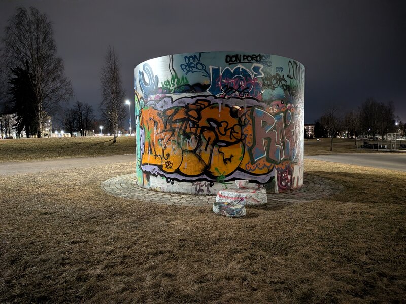 Y�tila p��ll�, p��kamera