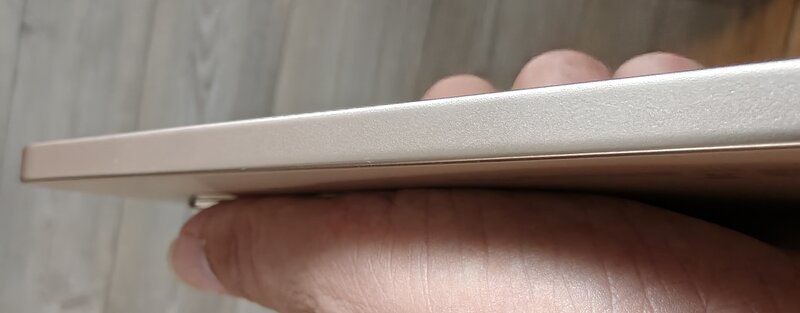 Honor 400, vasen kylki