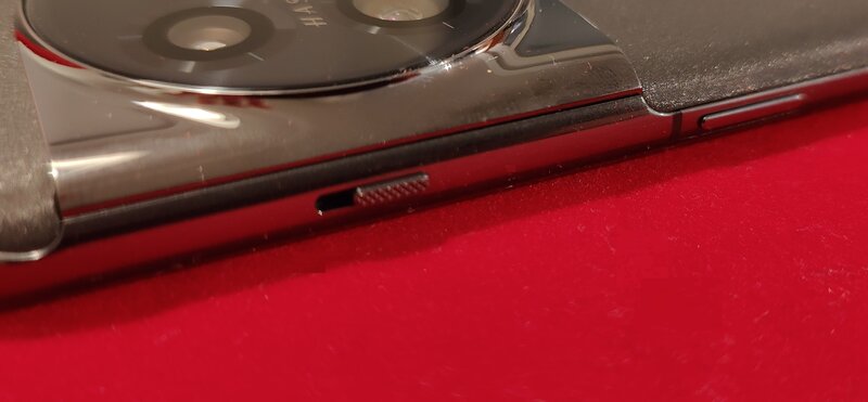 OnePlus 11 kylki, jossa alert slider