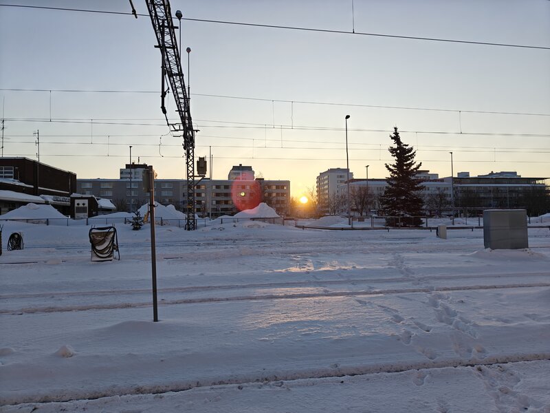 Talvinen aurinko, kuvattuna OnePlus 12R:n pkameralla