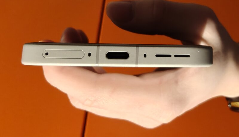 OnePlus 15:n alareuna