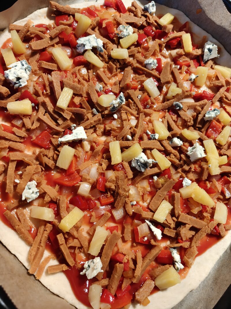 Paistamaton pizza, kuvattu OnePlus 15:lla