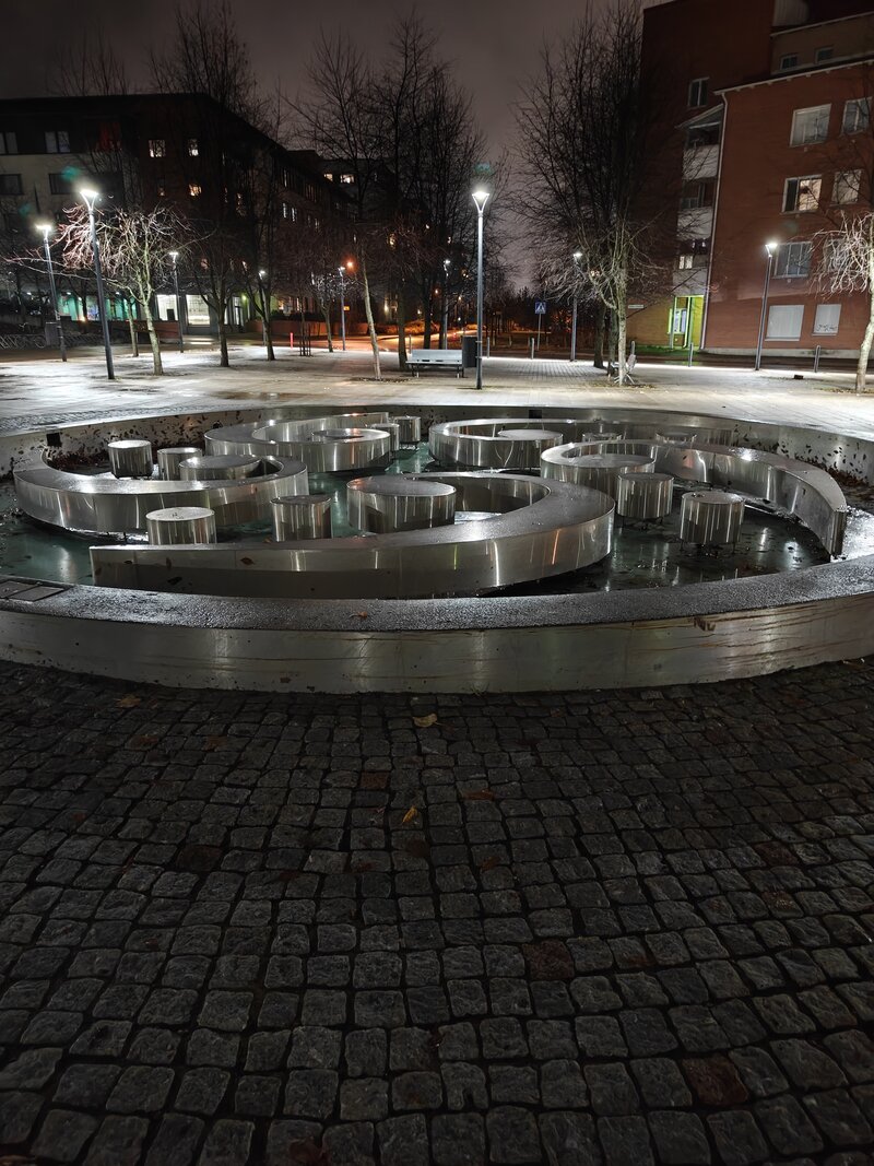 OnePlus 15, pimeässä otettu kuvaryhmä 1, pääkamera