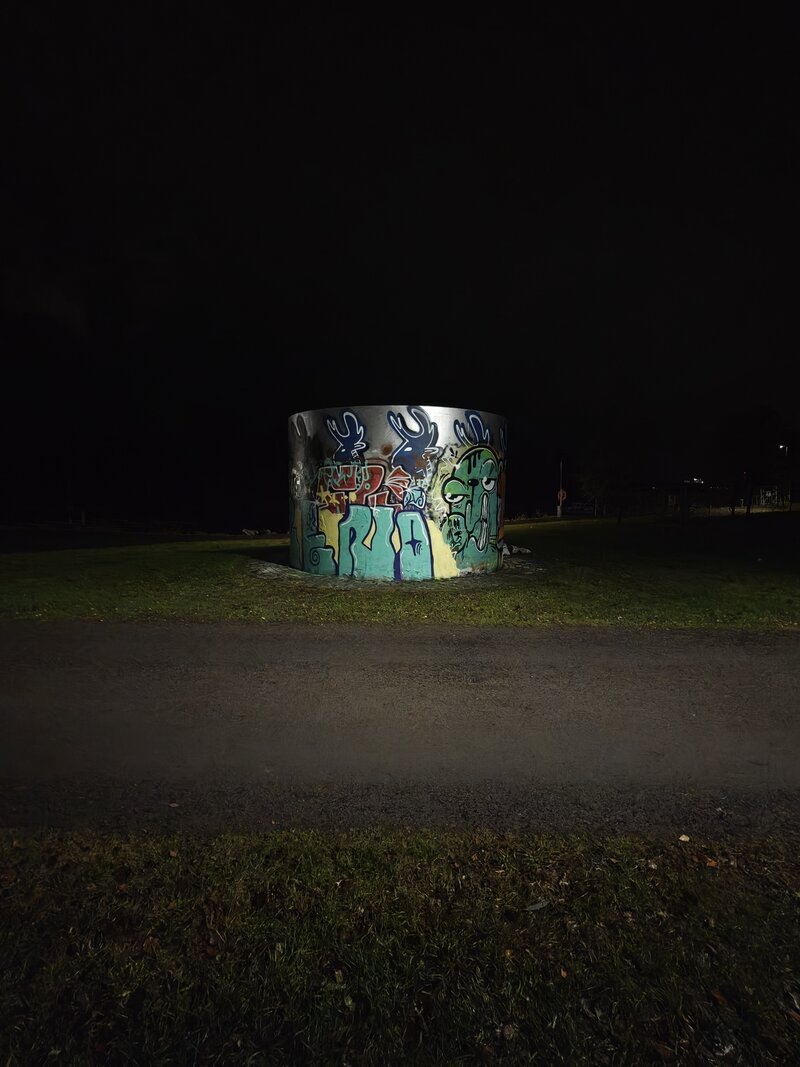 OnePlus 15, pimeässä otettu kuvaryhmä 2, ultralaajakulmakamera