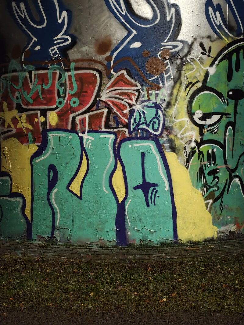 OnePlus 15, pimeässä otettu kuvaryhmä 2, telekamera