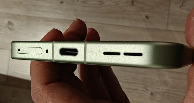 OnePlus 15R:n alareuna