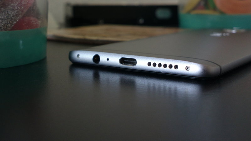 OnePlus 3 -  USB Type C -liitin