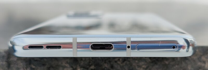 OnePlus 9 Pro bottom