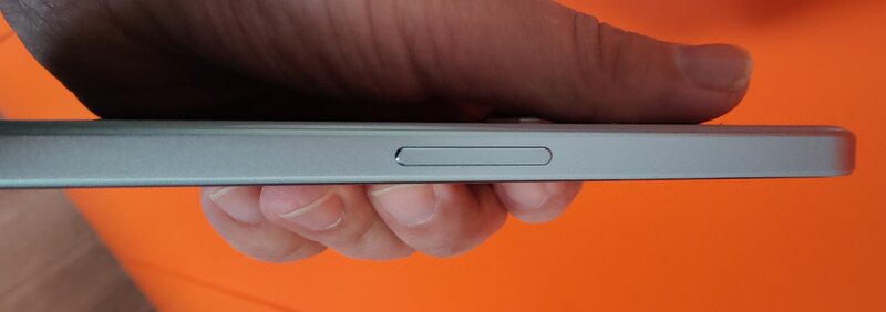 OnePlus Nord 3, vasen kylki