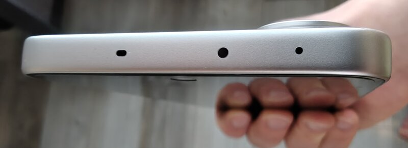 OnePlus Nord 5:n yläreuna