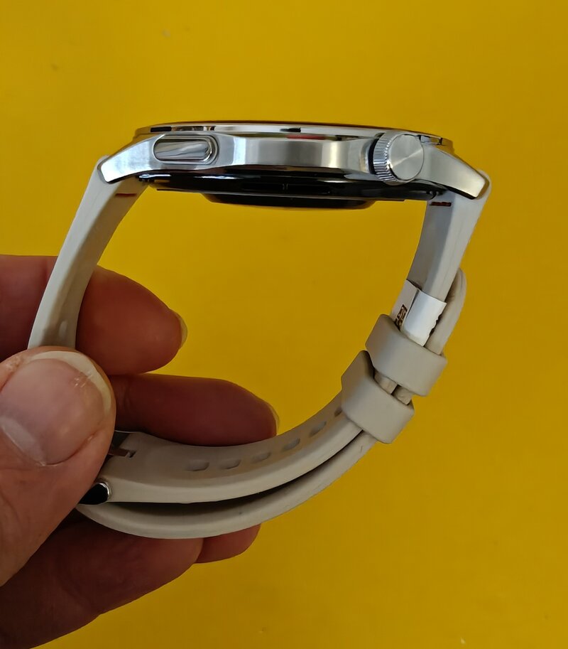 OnePlus Watch Lite sivusta kuvattuna