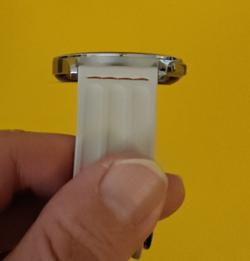 OnePlus Watch Lite ns. takaa kuvattuna