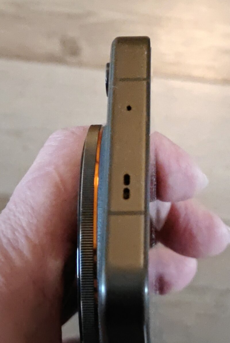 Oppo Find X9 Ultran yläreuna