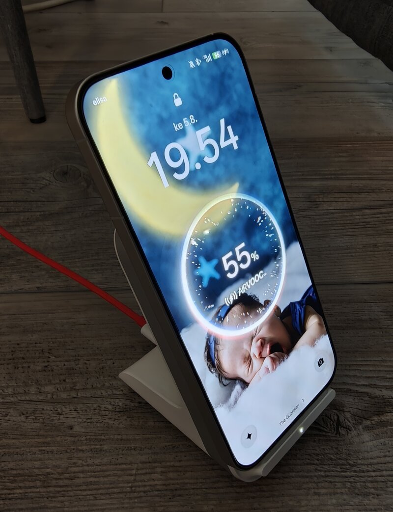 Realme GT 8 Pro latautumassa langattomasti
