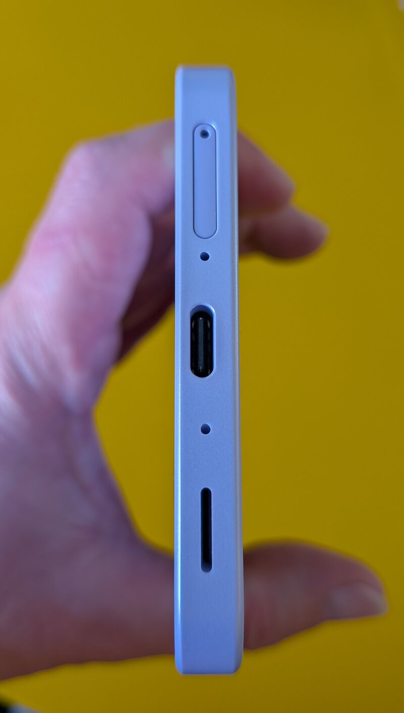 Samsung Galaxy A37:n alareuna