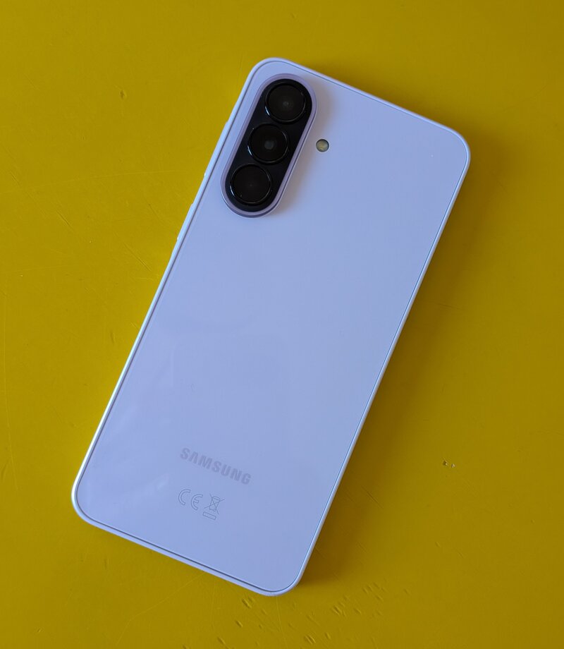 Samsung Galaxy A37 p�yd�ll�, n�ytt� alasp�in