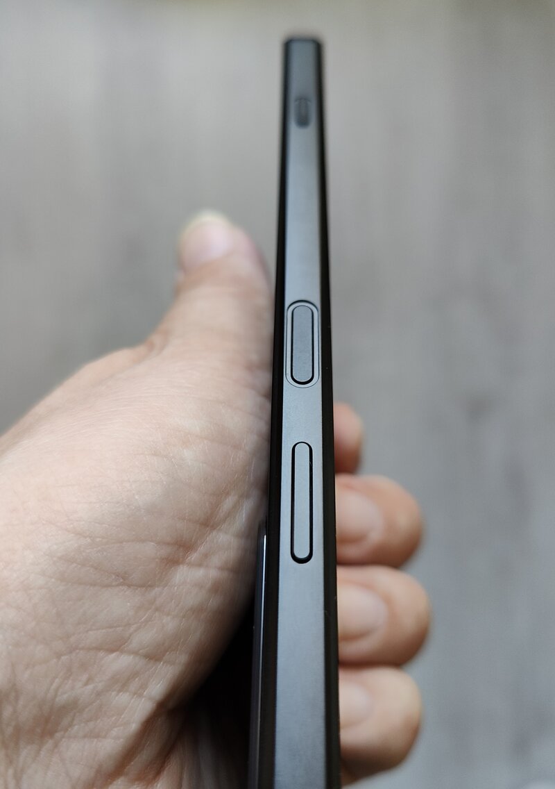 Sony Xperia 1 IV, oikea kylki, jossa toimintapainikkeet