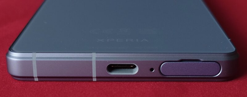 Sony Xperia 5 V, alareuna