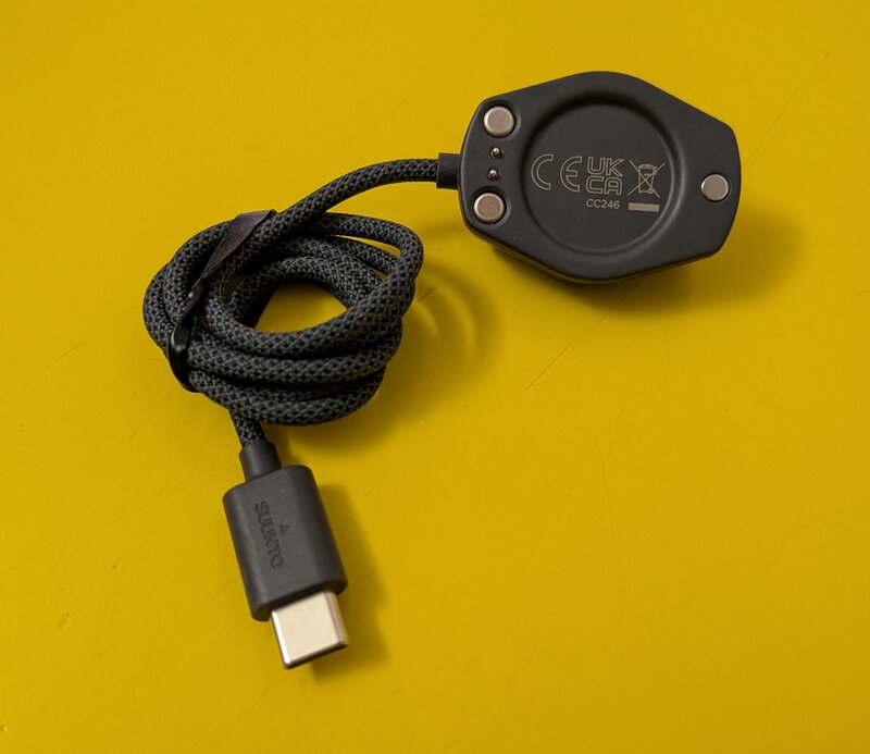 Suunto Vertical 2:n latausjohto