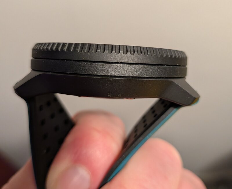 Suunto Vertical 2, napiton kylki