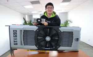 Gigantisk kopi af GeForce GTX 690 bygget med LEGO-klodser