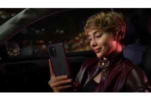 OnePlussan 15R -puhelimessa on mehev� akku, mutta kameroissa s��stettiin