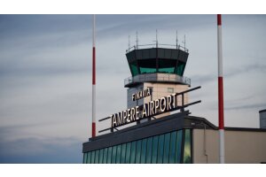 Tampere-Pirkkalan lentoasemalla pysäköinnin voi nyt maksaa älypuhelimella