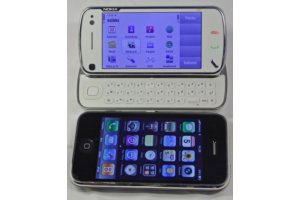 Nokia N97 vastaan Apple iPhone 3GS - kumpi vie voiton?