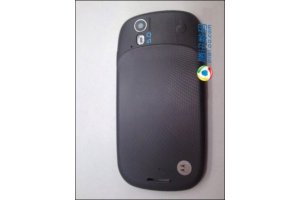 Motorolan neljnnest Android-puhelimesta kuvia ja tietoa