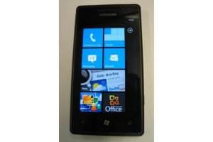Testiss Samsungin Windows Phone 7 -puhelin