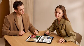 Asus Zenbook Duo -kannettavassa on kaksi 14 tuuman OLED-näyttöä