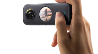 Insta360 julkisti One X2 -kameran, jolla voi kuvata videota monella eri tavalla