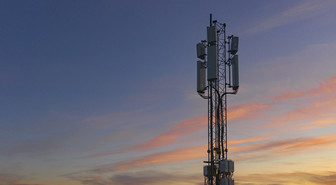 Kesämökkiläisille nopeampaa nettiä - Elisa laajentaa 5G-verkkoa lähes 50 paikkakunnalla