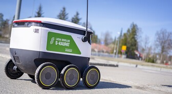 S-ryhmän kuljetusrobotit toimittavat nyt ruokaostoksia Turun keskustassa