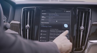 Volvo-kuskit voivat skypettääkin ajon aikana – Volvo ja Microsoft yhteistyöhön