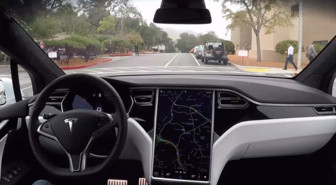 Musk lupasi liikoja? Tesla kehittää parannettua rautaa itsestään ajaviin autoihin