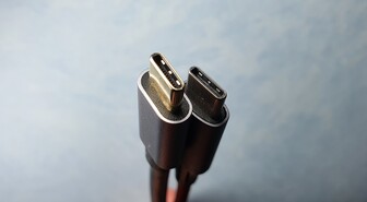USB-C:n latausteho nousee 240 wattiin
