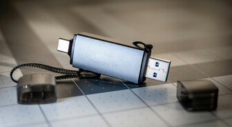 Kirpputorille myyntiin päätynyt muistitikku sisälsi koronatietoja - tietoturvaloukkauksesta tehdään myös rikosilmoitus