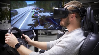 Volvo Carsin uudessa ajosimulaattorissa hyödynnetään Varjon virtuaalitodellisuuslaitteistoa turvallisempien autojen kehitystyössä
