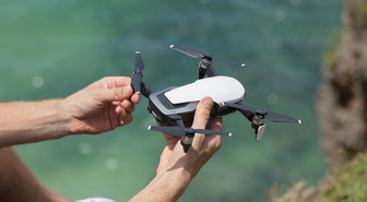 DJI esitteli uuden kevyemmän dronen, joka tuo ammattilaisominaisuuksia alempaan hintaluokkaan