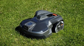 Arvostelussa rajalangaton Husqvarnan huipputason robottiruohonleikkuri - joko langaton ruohonleikkuri toimii tarpeeksi hyvin?