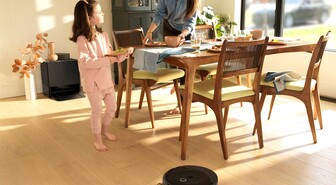 Roomba vastaa kiinalaismerkkien robotti-imurien haasteeseen: Roomba Combo 10 Max pesee moppinsa itse, väistelee koirankakat ja tyhjentää pölysäiliönsä