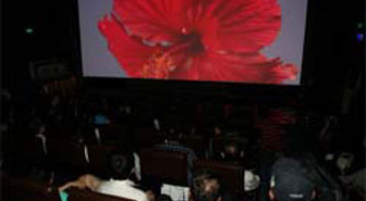 Lasertykillä huippuvärit valkokankaalle