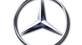 Teräväpiirtokuvaa Mersun takapenkille