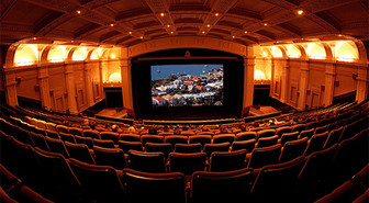 4DX-elokuvat yleistyvät: Hajua, tärinää ja tuulta teatterikansalle