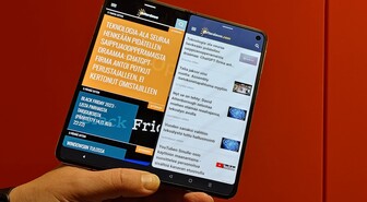 Onko taittuvanäyttöisissä puhelimissa mitään järkeä? Videoiden katselussa ei mitään hyötyä, sohvalla kehnoja - mutta joihinkin asioihin ne ovat täydellisiä