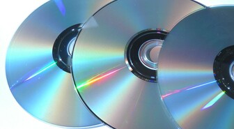 Nyt kehitettiin Tosi Iso Optinen Levy: 200 teratavua DVD-levyn kokoiselle kiekolle