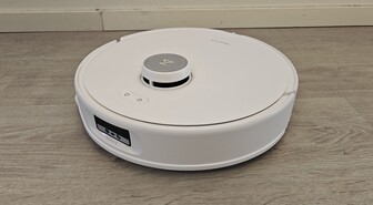 Arvostelussa Roborockin kynnysten yli kiipeilevä, moppaava roboimuri - jonka esteiden väistely on luokattoman huono